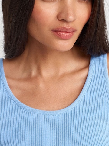 Dilvin Stricktop in Blau