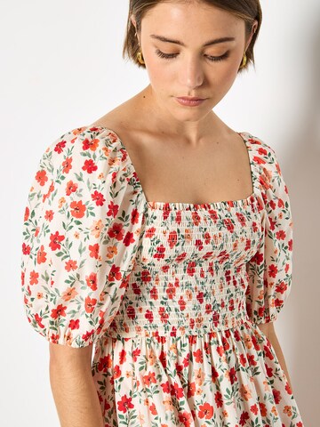 Robe Apricot en beige