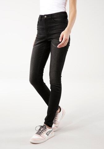 KangaROOS Skinny Jeans in Black: front