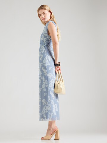 Robe & Other Stories en bleu
