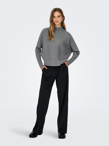 JDY Pullover i grå