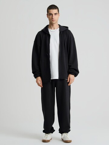 NoWear Regular Trousers in Black: front