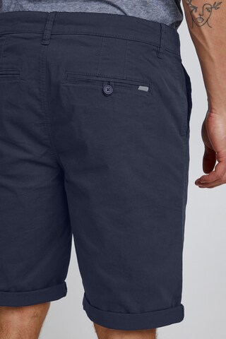 !Solid Regular Chinoshorts in Blau