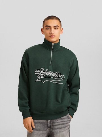 Bershka Sweatshirt in Green: front
