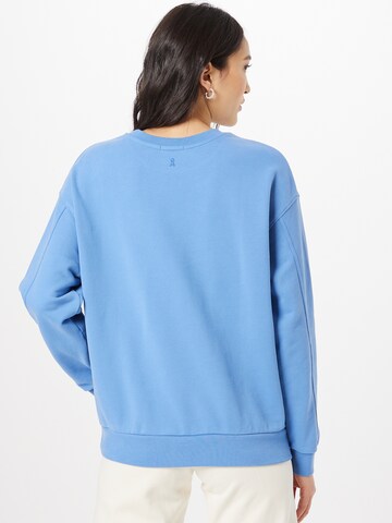 ARMEDANGELS Sweatshirt 'Arin' i blå
