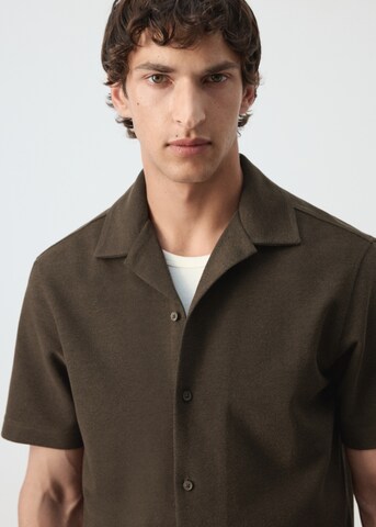MANGO MAN Comfort Fit Hemd 'Algarvec' in Braun