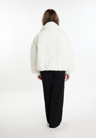 RISA Демисезонная куртка в Белый