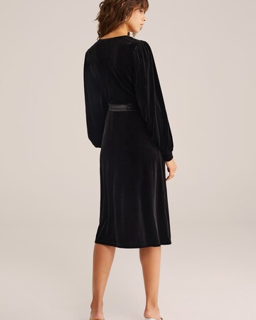 WE Fashion Рокля в черно