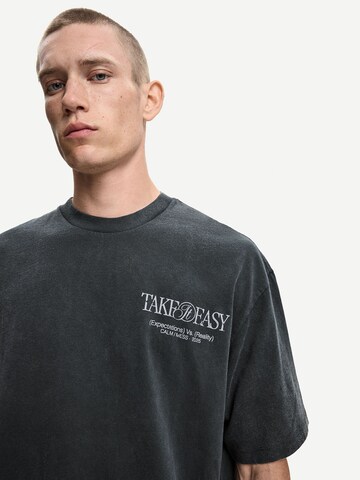 T-Shirt 'SURREAL' Bershka en noir