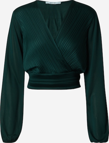 ABOUT YOU Blouse 'Stella' in Green: front