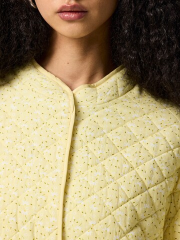 PIECES Φθινοπωρινό και ανοιξιάτικο μπουφάν 'PCRIKKE' σε μπεζ