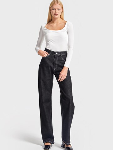 IT'S BASIC Regular Jeans 'Straight High Rise Jeans' in Zwart