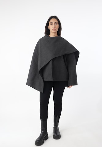 Cape Elara en noir