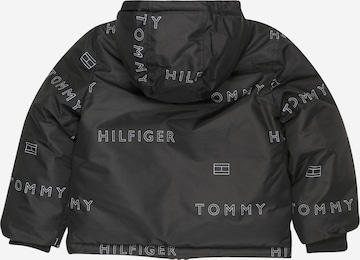 TOMMY HILFIGER Välikausitakki värissä musta