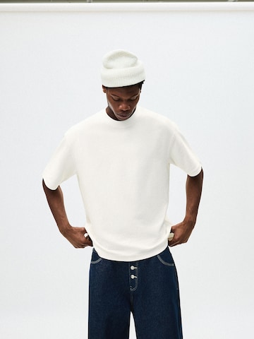 BershkaMajica - bijela boja: prednji dio