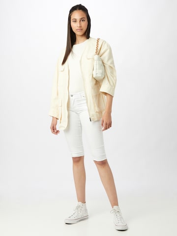 Hailys - Slimfit Vaquero 'Jenna' en blanco