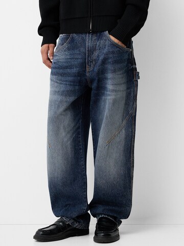 Bershka Loosefit Jeans in Blauw: voorkant