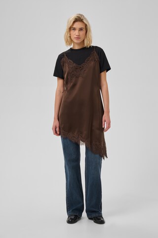 My Essential Wardrobe Jurk 'Brenda' in Bruin