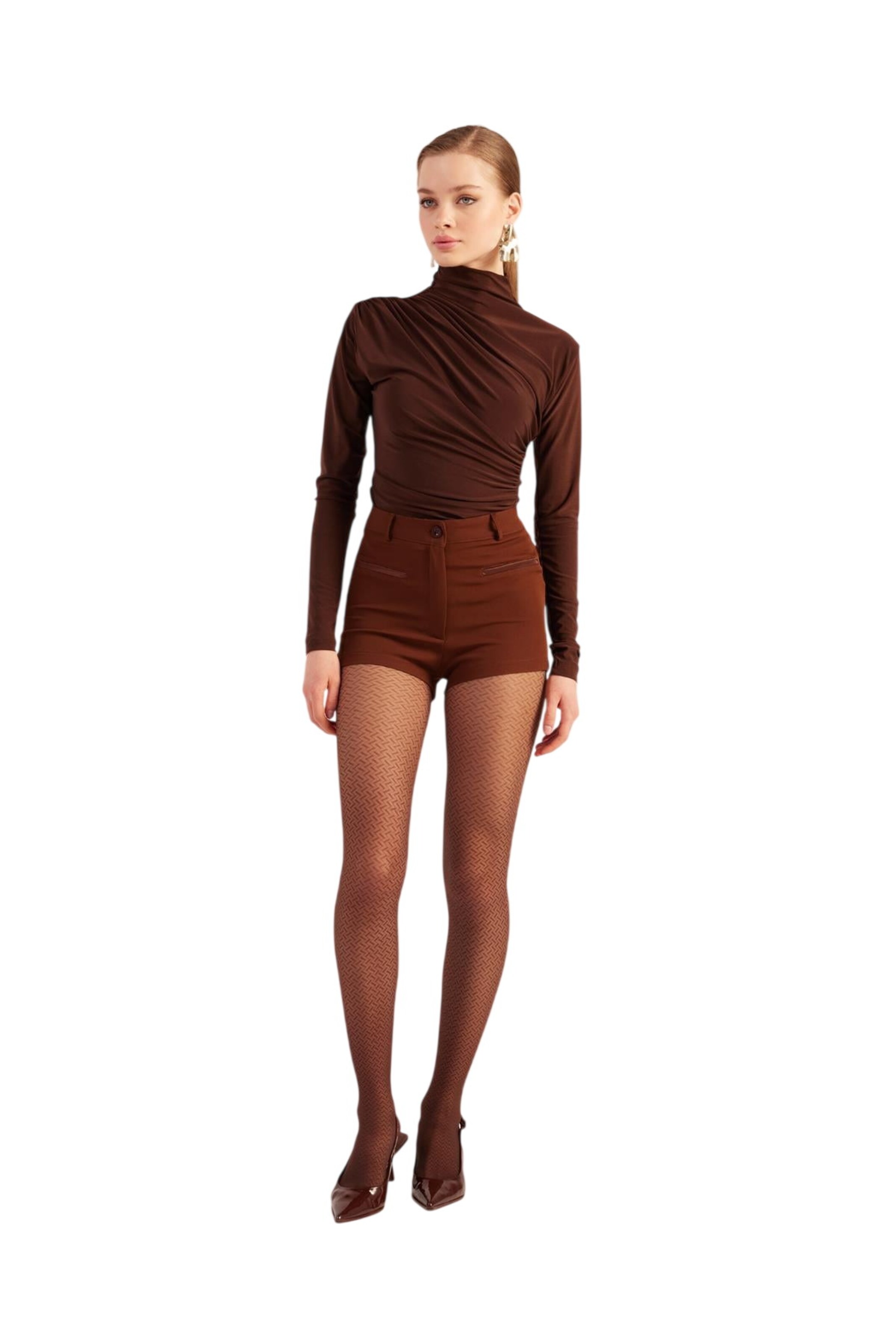 HOLLY LOLLY Slimfit Shorts in Braun