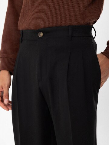 Antioch Regular Pleat-front trousers in Black