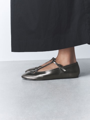 Ballerina con cinturino di Next in grigio