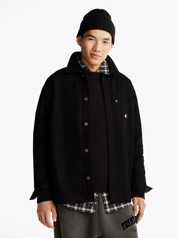 Tommy Jeans Regular Fit Hemd in Schwarz: Vorderseite
