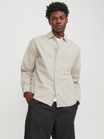 Coupe regular Chemise 'JJZAC' JACK & JONES en beige : devant