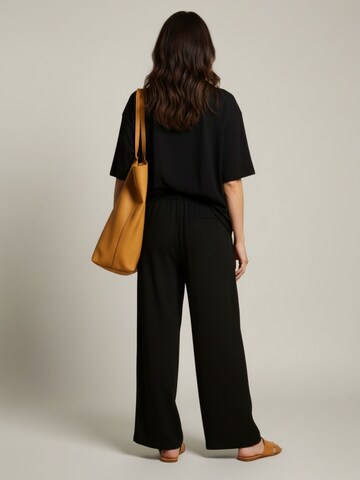 WEARABLE STORIES - Loosefit Pantalón 'Ellie' en negro