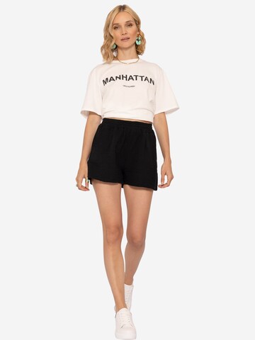 SASSYCLASSY Regular Shorts in Schwarz