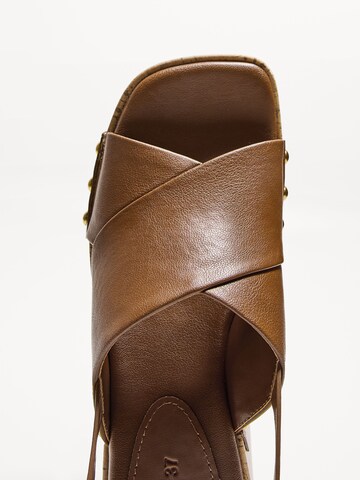 Bershka Sandaler i brun