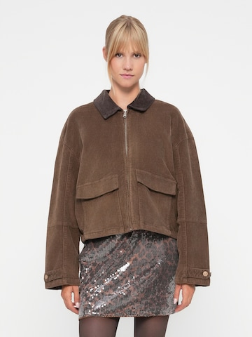ONLY Between-Season Jacket 'ONLGLOBAL' in Brown: front