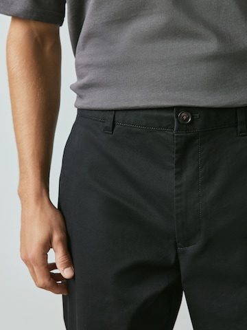 NextLoosefit Chino hlače - crna boja