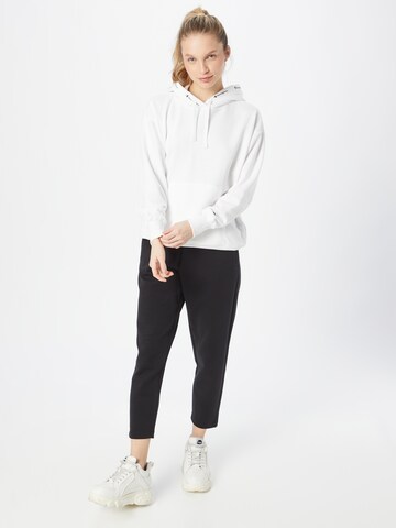 Champion Authentic Athletic Apparel Sweatshirt i hvid