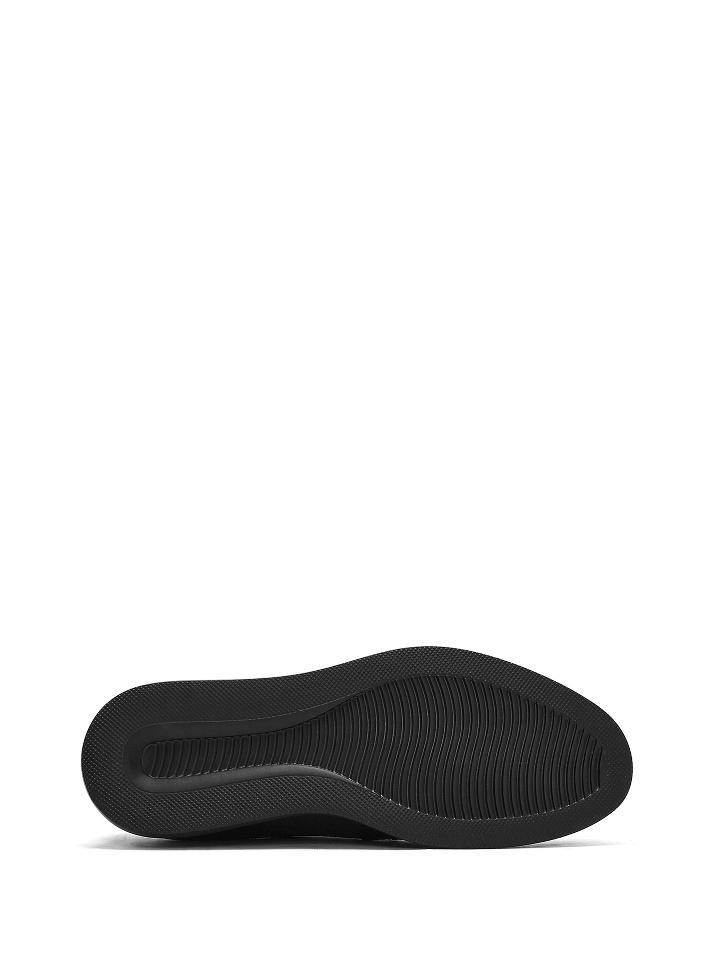 Derimod - Zapatos con cordón en negro