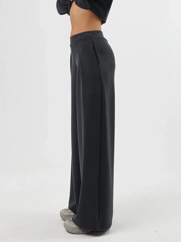 Busem Wide Leg Hose in Grau