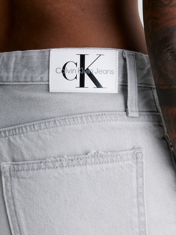 Calvin Klein Jeans تقليدي جينز بلون رمادي