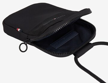 TOMMY HILFIGER Tasche in Schwarz