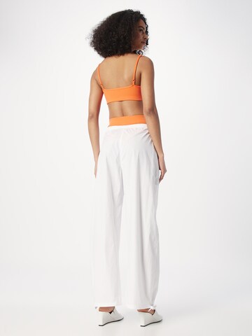 Loosefit Pantalon WEEKDAY en blanc