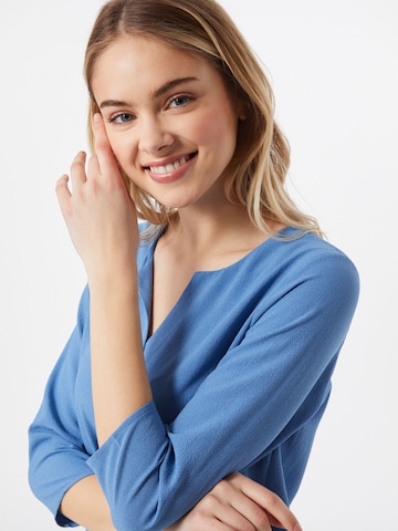 Camicia da donna 'Emmi' di ABOUT YOU in blu