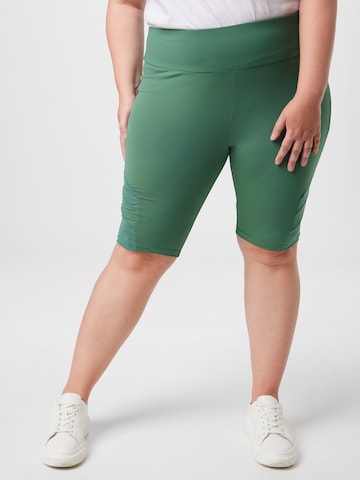 Urban Classics Skinny Leggings in Green: front