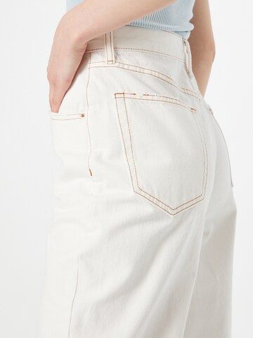 BDG Urban Outfitters Zvonové kalhoty Džíny – bílá