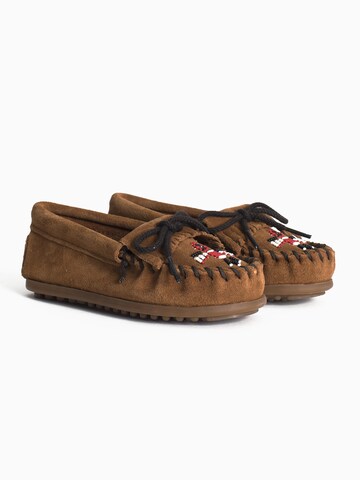 Scarpa bassa 'Thunderbird' di Minnetonka in marrone