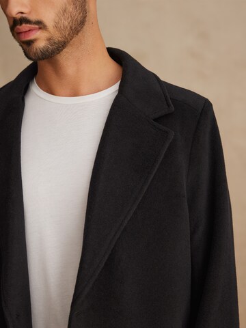 DAN FOX APPAREL Between-Seasons Coat 'Frederik' in Black