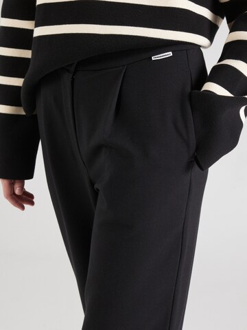 ARMEDANGELS Regular Pleat-front trousers 'LIRA' in Black