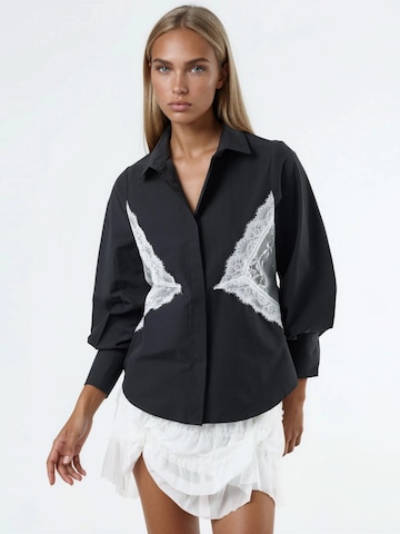 Qu Style Shirt in Black: front