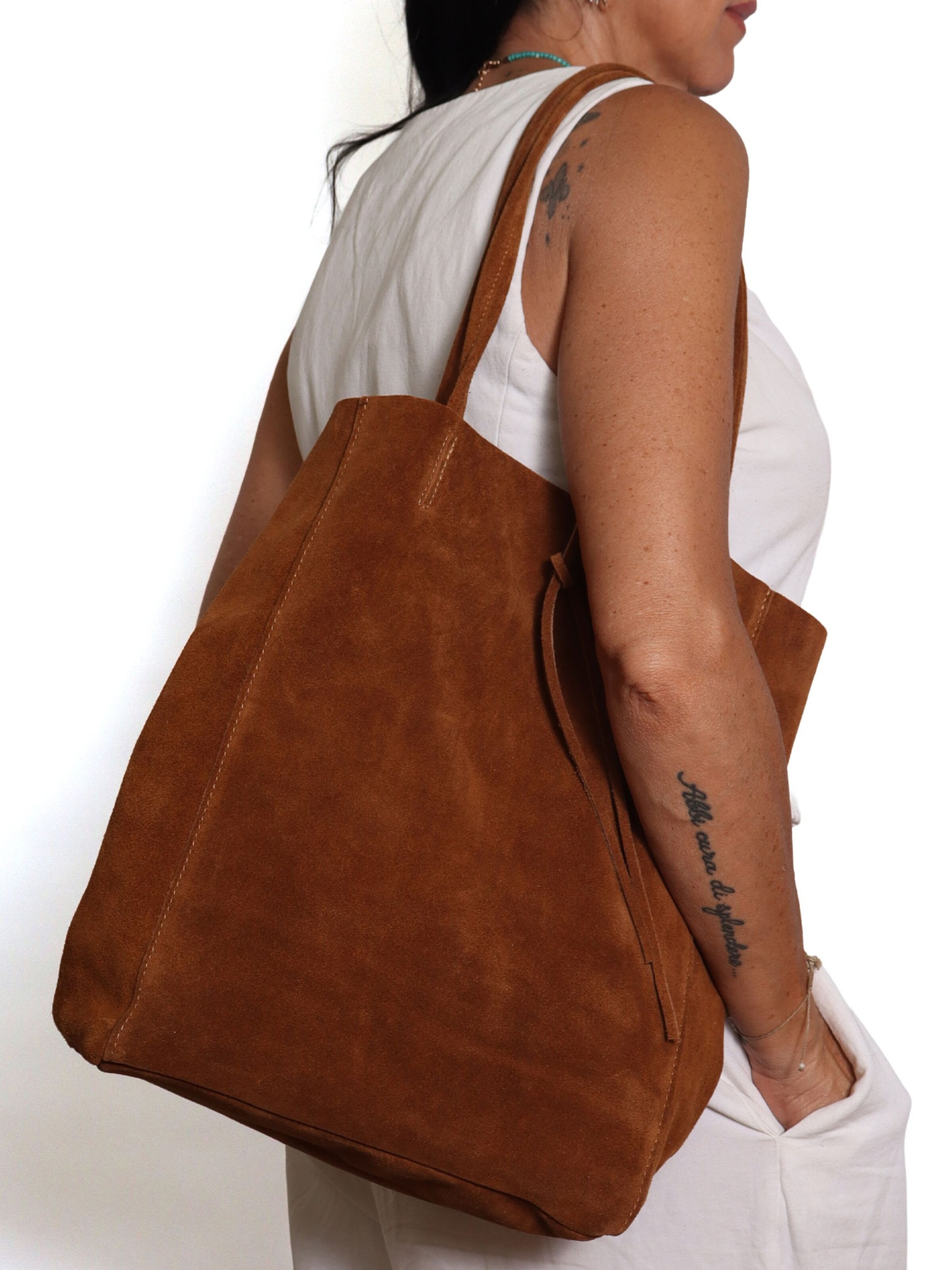 Gave Lux Shoulder Bag in Brown: front