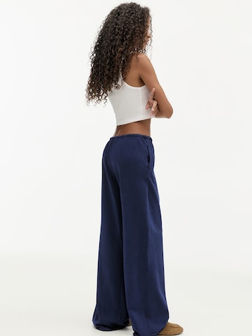 Pull&Bear Široký strih Nohavice - Modrá