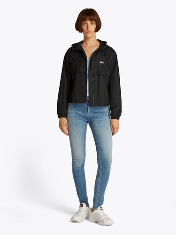 Tommy Jeans Φθινοπωρινό και ανοιξιάτικο μπουφάν 'Essential' σε μαύρο