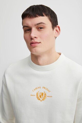 Sweat-shirt Casual Friday en blanc