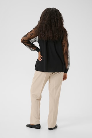 KAFFE CURVE Bluse 'Freya' i sort